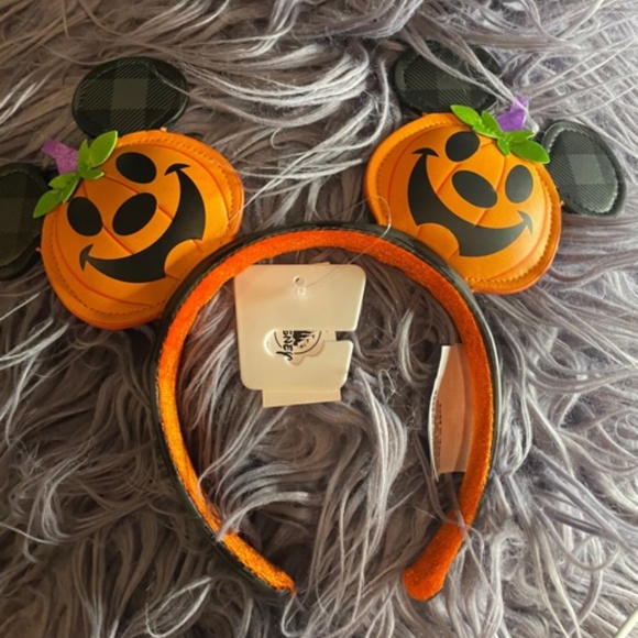 NWT 2021 Disney Mickey Pumpkin Ears
